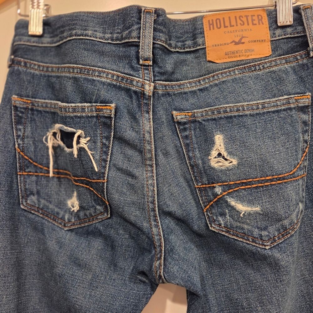 Hollister Men's Slim Straight Distressed Dark Blue Jeans - Picture 4 of 8